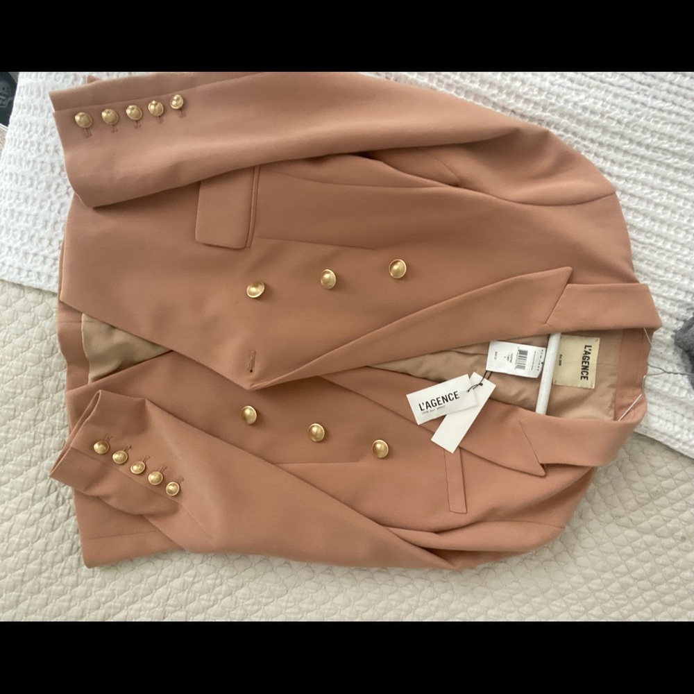 Perfect condition. NWT never worn. Cream/salmon colored L’Agence blazer
